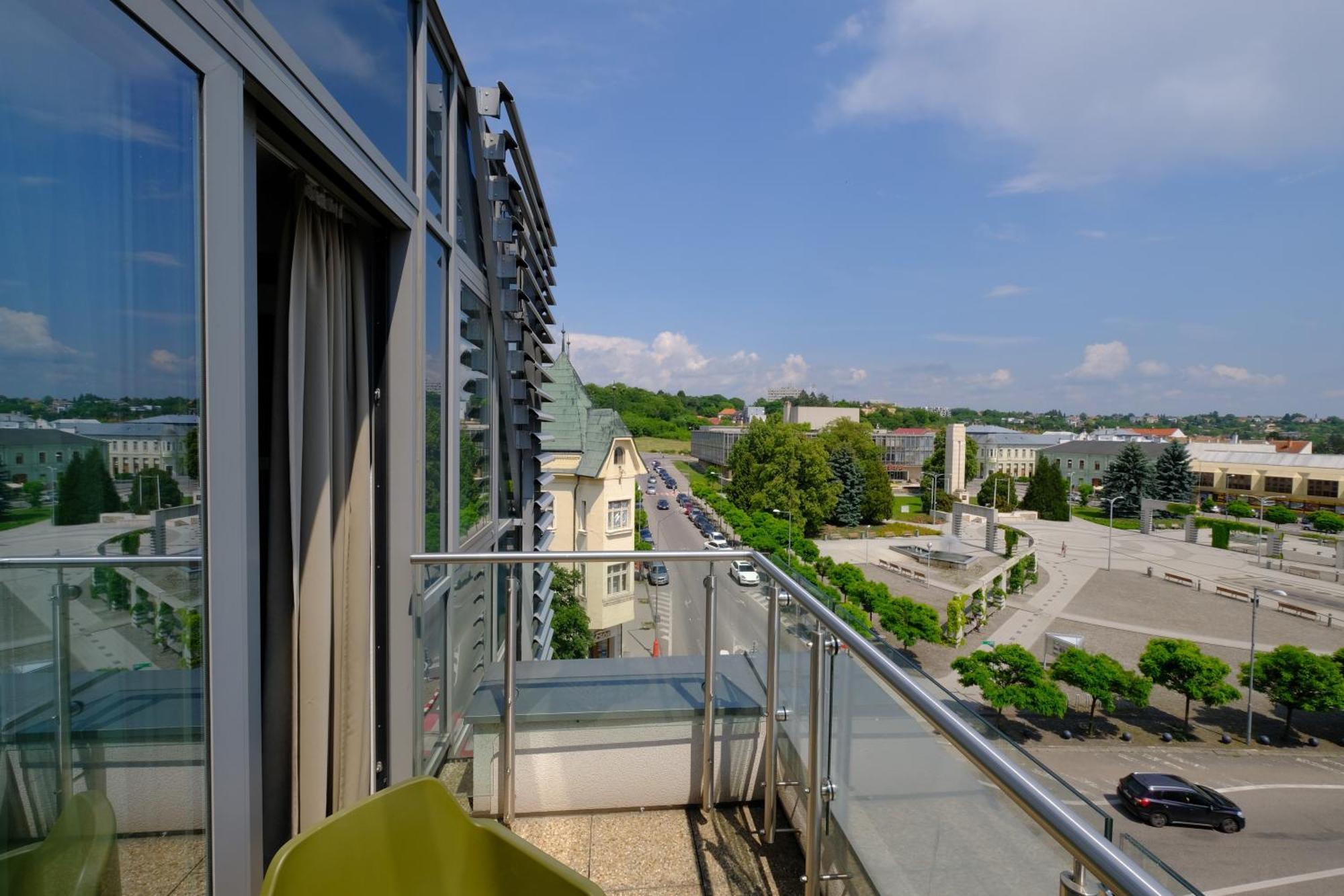 Business Hotel Astrum Laus Levice Dış mekan fotoğraf
