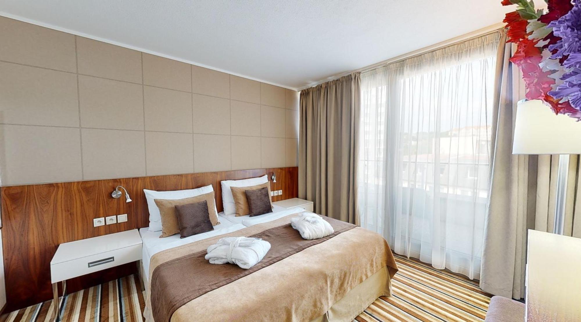 Business Hotel Astrum Laus Levice Dış mekan fotoğraf