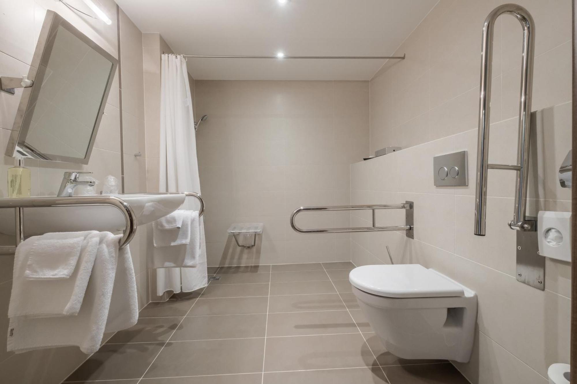 Business Hotel Astrum Laus Levice Dış mekan fotoğraf