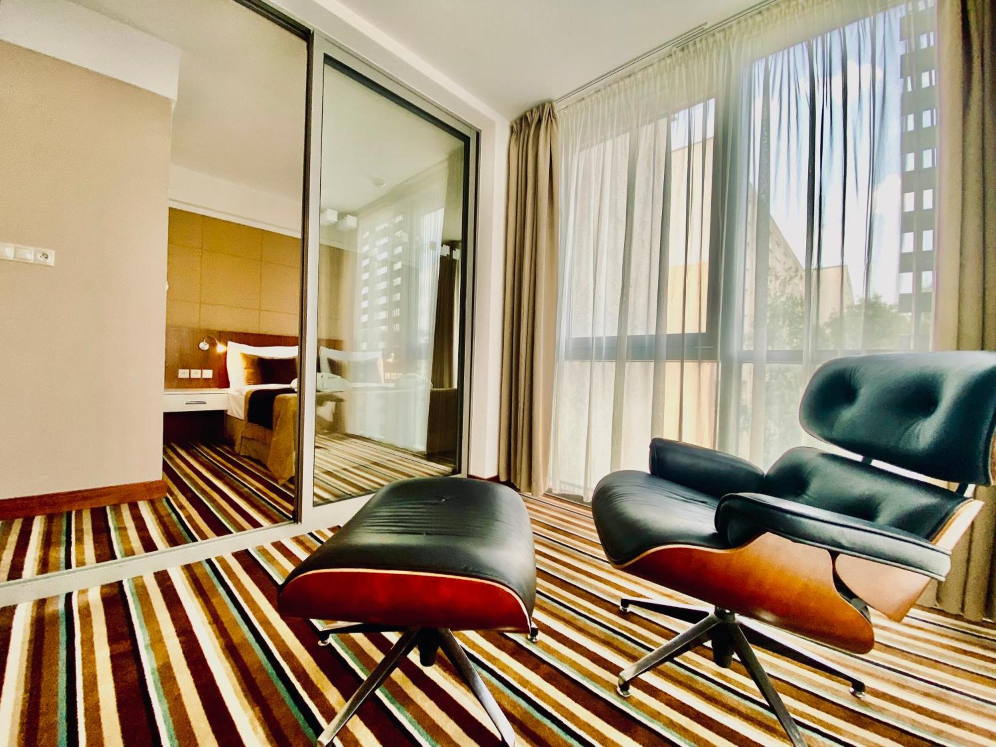 Business Hotel Astrum Laus Levice Dış mekan fotoğraf