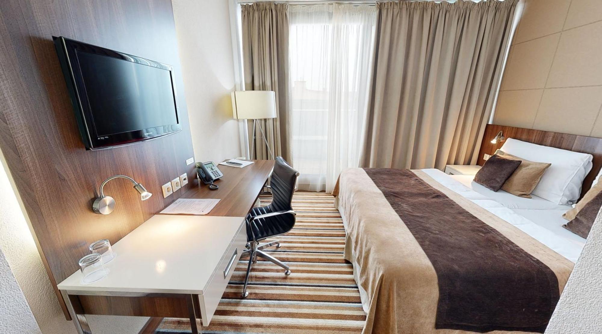 Business Hotel Astrum Laus Levice Dış mekan fotoğraf