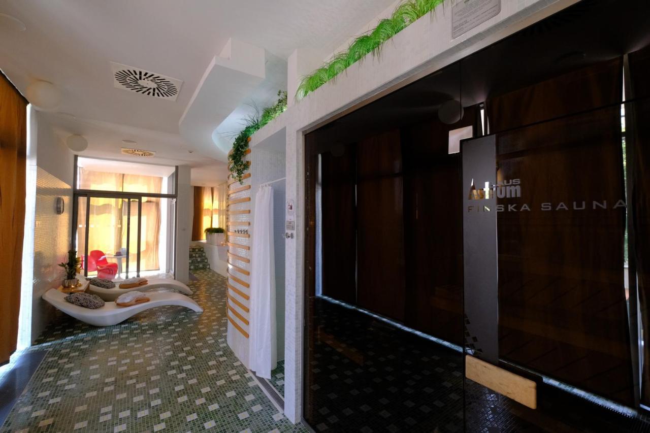 Business Hotel Astrum Laus Levice Dış mekan fotoğraf